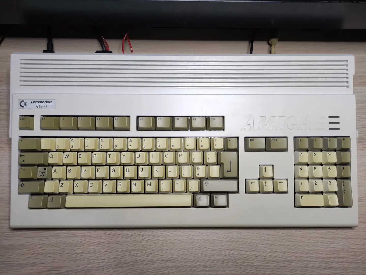 Riparazione Amiga 1200: recap e pulizia scheda madre